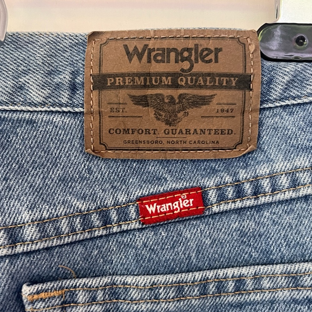 Great Condition Wrangler Jeans Medium Wash - Picture 3 of 4